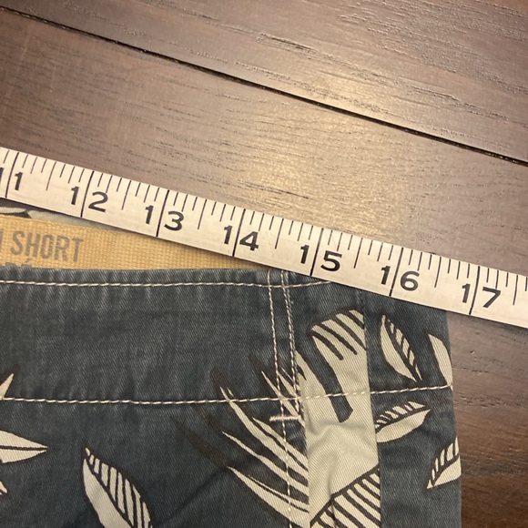 GAP - Lived in Shorts - 34w - Condition 7/10 - Picture 2 of 5